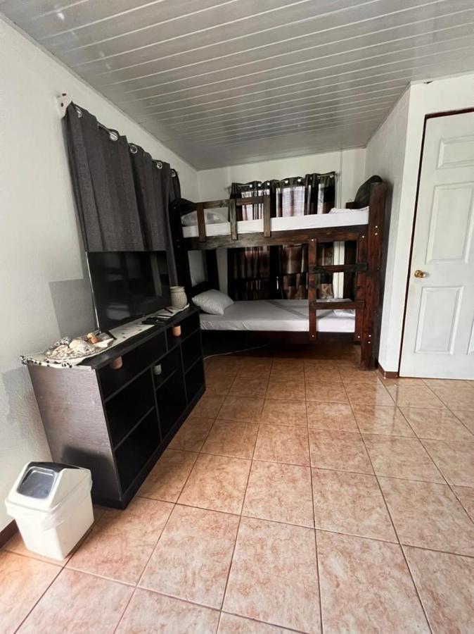 Cabinas Playa Bandera Bed & Breakfast Parrita Luaran gambar