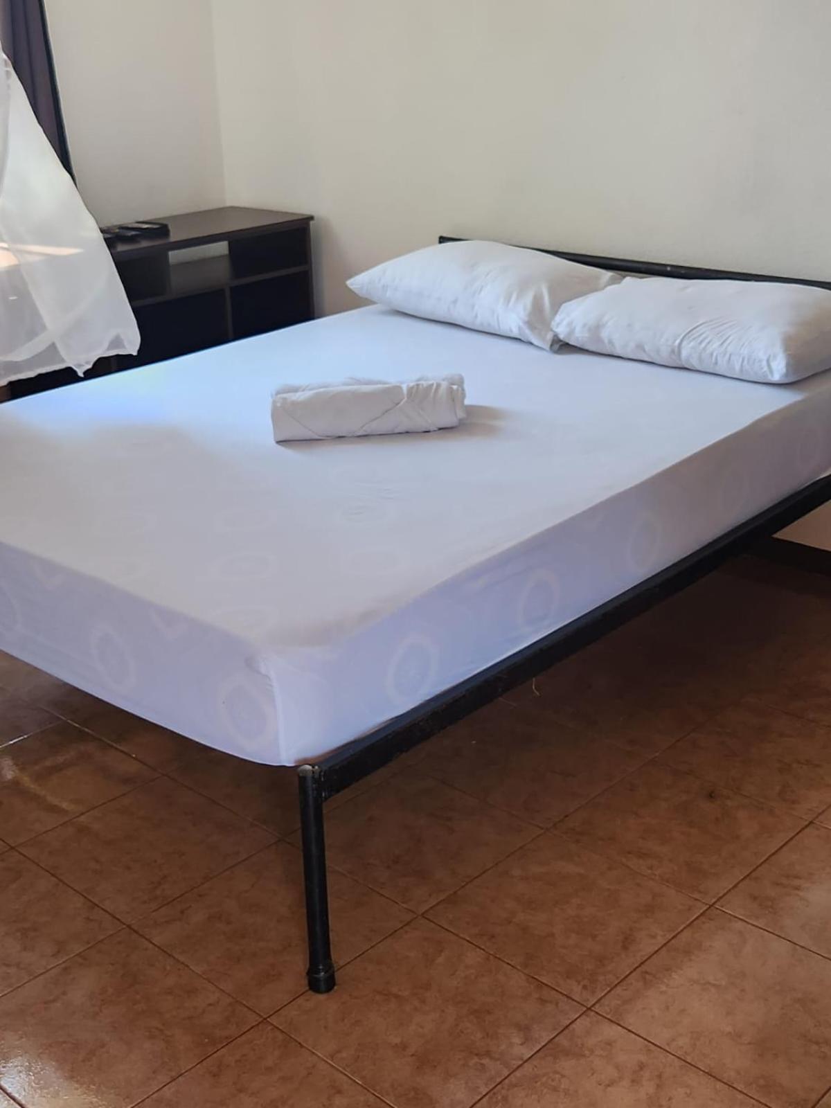 Cabinas Playa Bandera Bed & Breakfast Parrita Luaran gambar